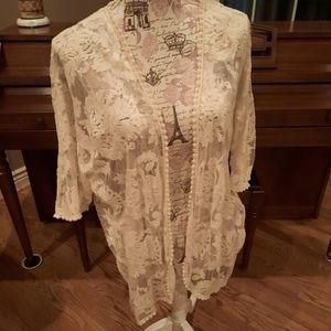 Cream Lace Wrap sz Small